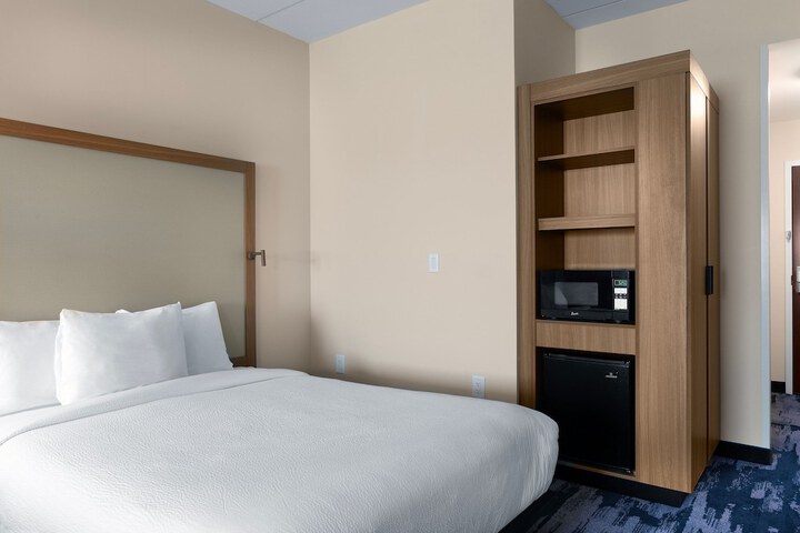 Room 11 of 28