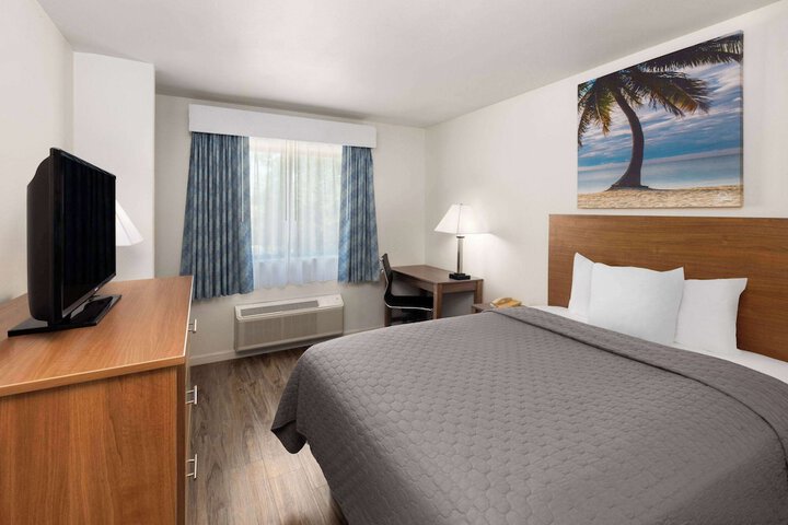 Room 14 of 26