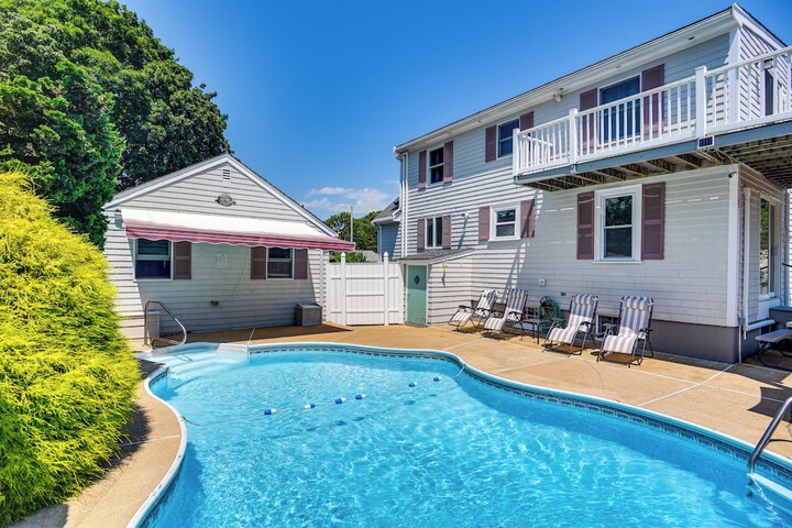 3 Mi to Dtwn & Beach! Bristol Home w / Patio