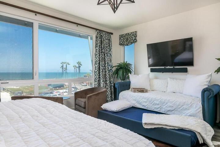 Ocean View 3 Bedrooms Condo just steps from the park, pier & water!