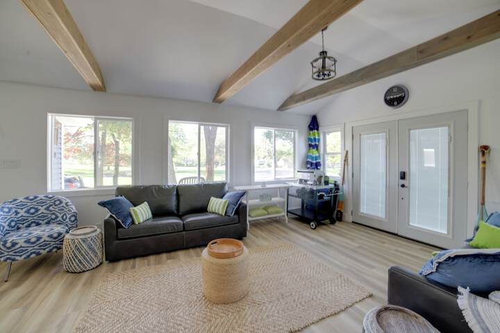 Stylish Grass Lake Retreat - Steps to Park!