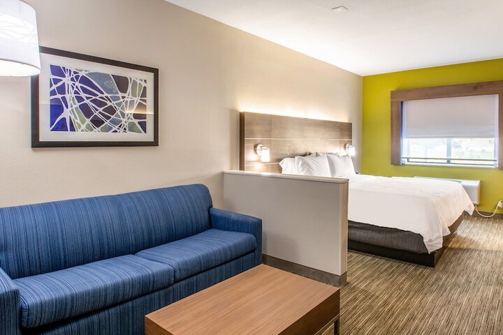 Room 17 of 40