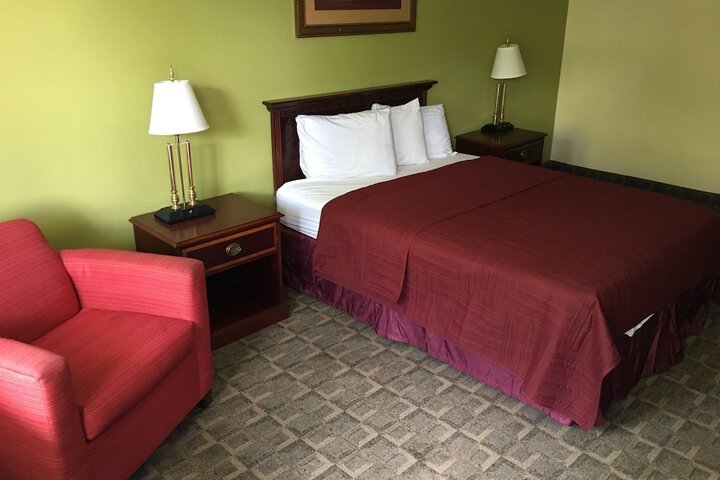 Room 6 of 12