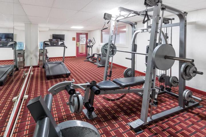 RAMADA BY WYNDHAM MEDFORD HOTEL AND CONF