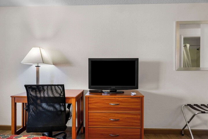 Room 33 of 46