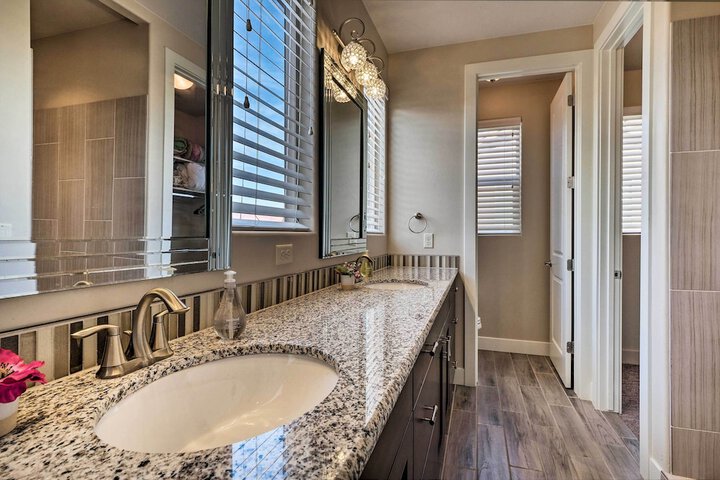 Utah Home w / Pool & Hot Tub Access Mtn Views!