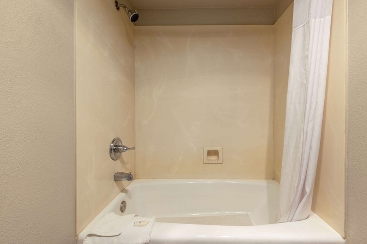 Room 12 of 28