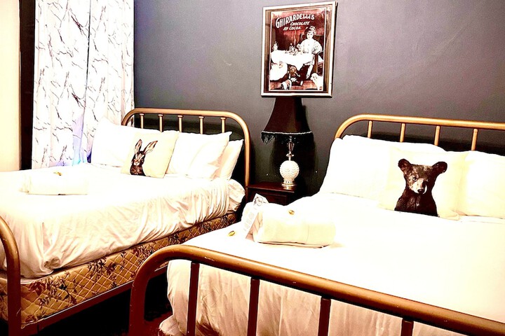 Room 33 of 73