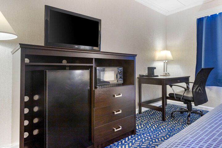 Room 15 of 24