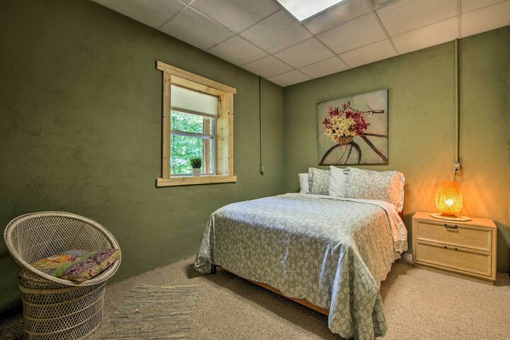 Tryon House w / Hot Tub - Near Equestrian Centers!