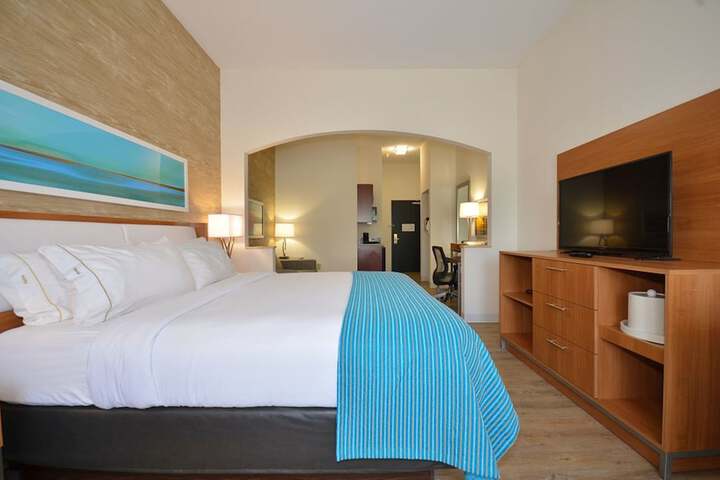 Room 35 of 59