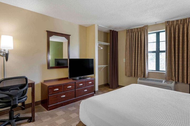 Room 14 of 29