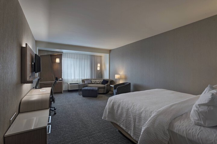 Courtyard by Marriott Houston Sugar Land / Lake Pointe