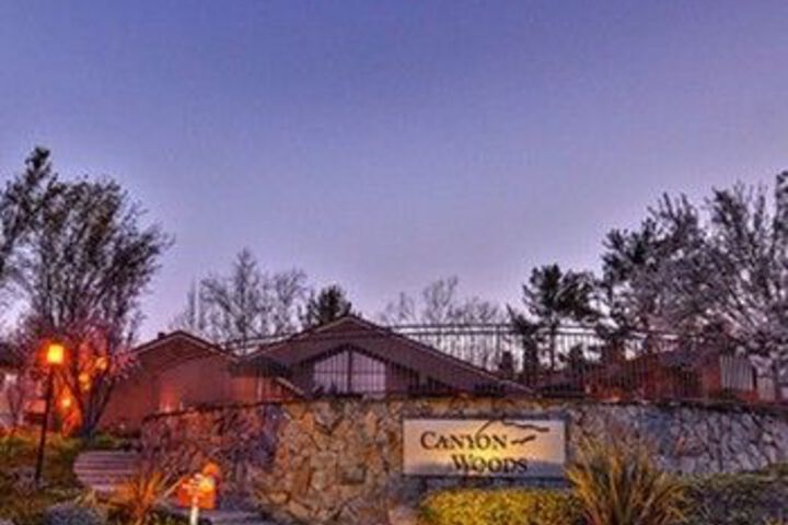 Global Luxury Suites Near Canyon Lakes