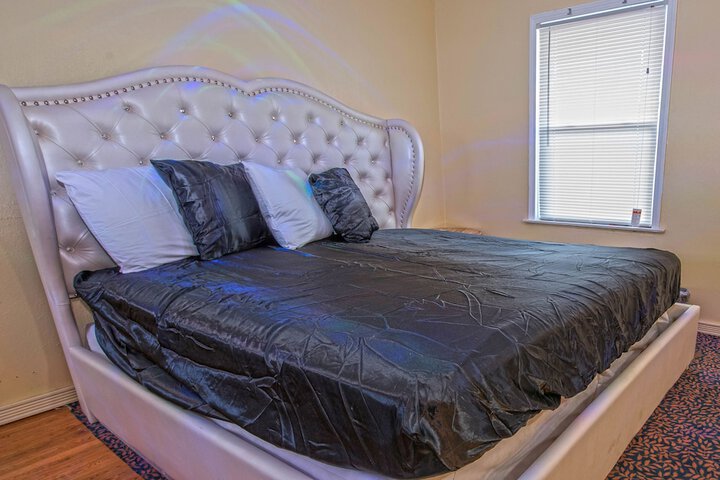 Room 13 of 27