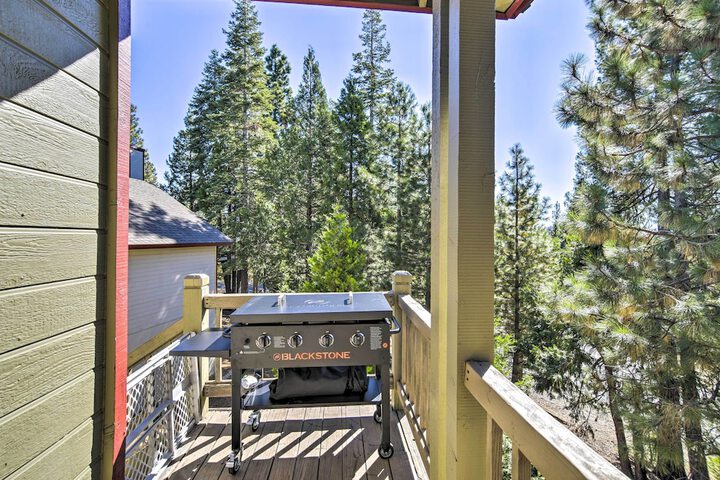 Charming Chester Home w / Furnished Porch!