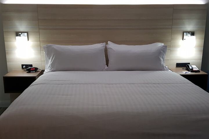 Holiday Inn Express & Suites Toledo West by IHG