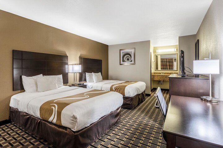 Room 10 of 28