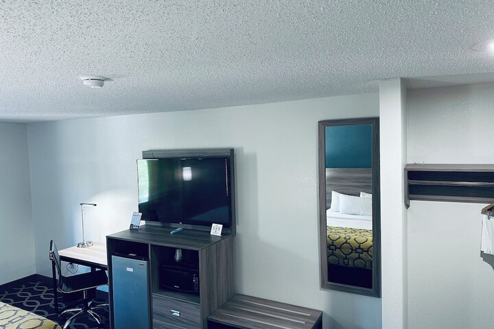 Room 20 of 38