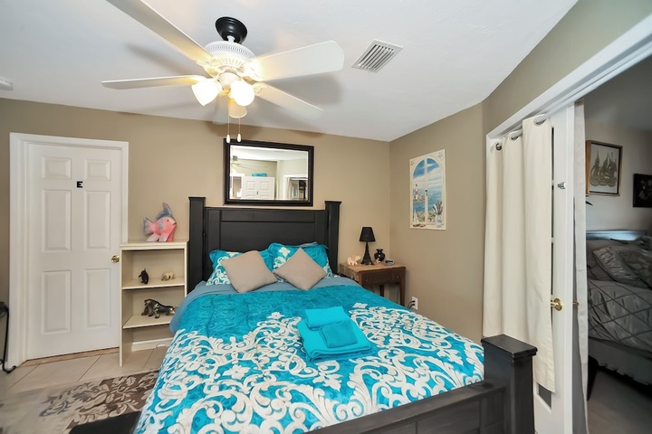 Apollo Beach W / Pool Room To Entertain, Pet Friendly! 6 Bedroom Home