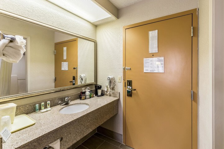 Room 20 of 40
