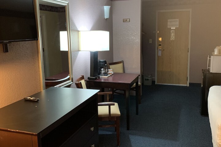 Room 24 of 43