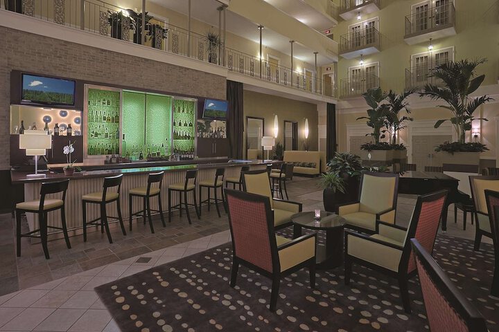 Lounge 67 of 73