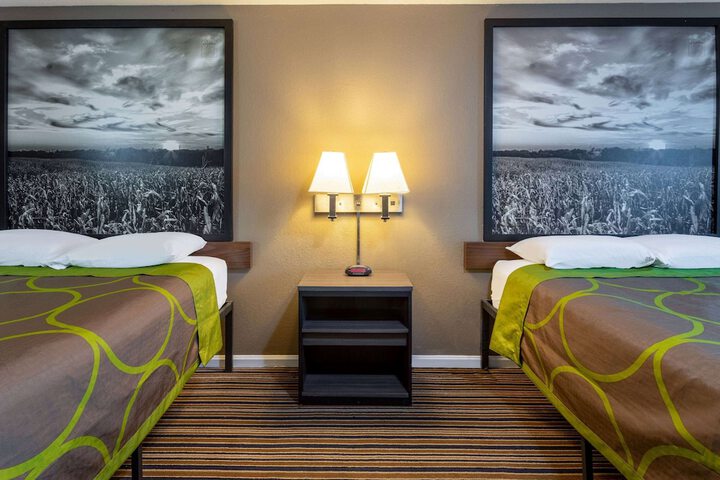 Super 8 by Wyndham Missouri Valley