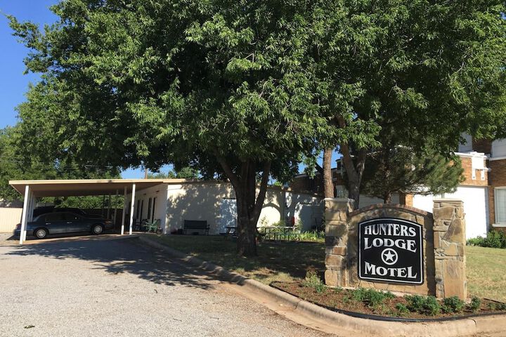 Hunters Lodge Motel