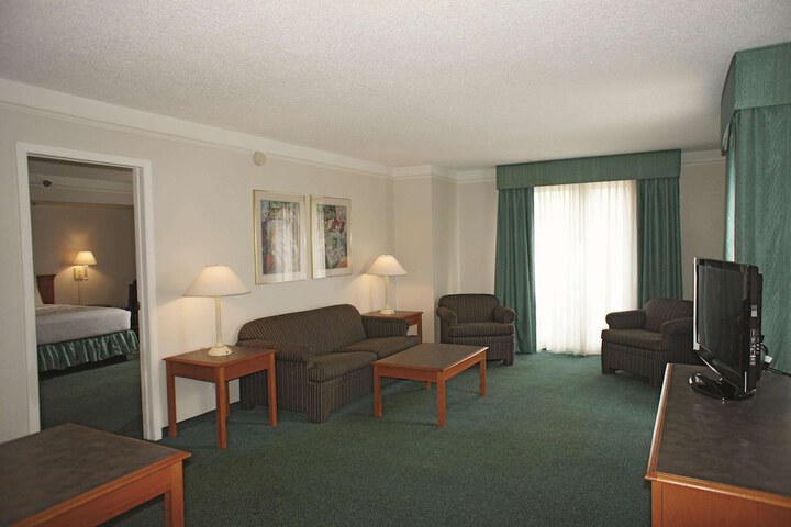 Room 34 of 40