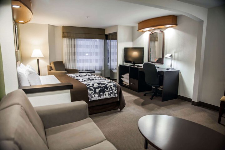 Room 28 of 45