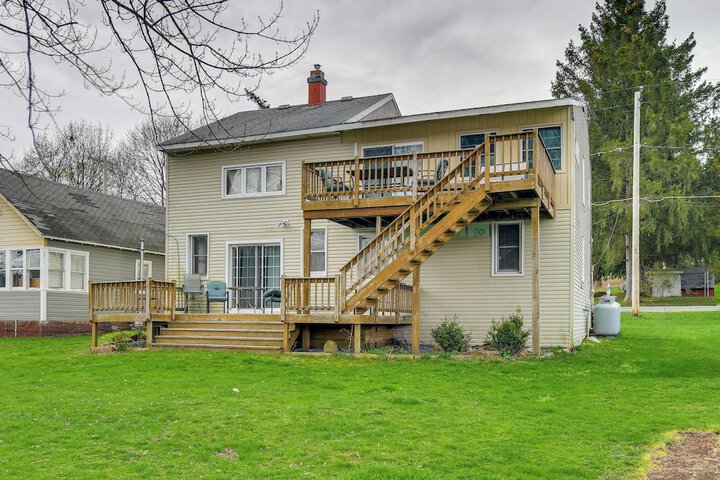 Riverfront Baldwinsville Apartment w / Shared Deck!