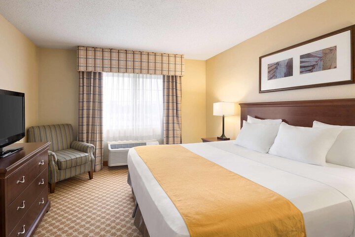 Country Inn & Suites by Radisson Owatonna, MN