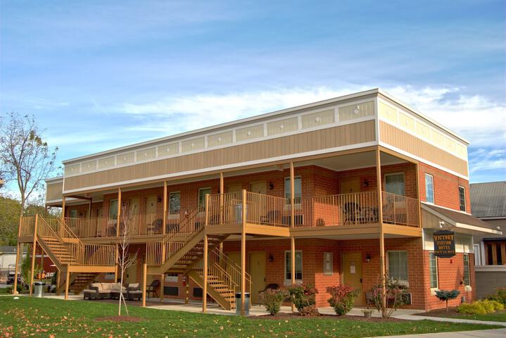 Hotel Exterior 22 of 26