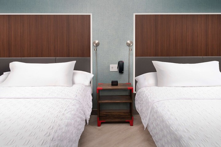 Room 17 of 28