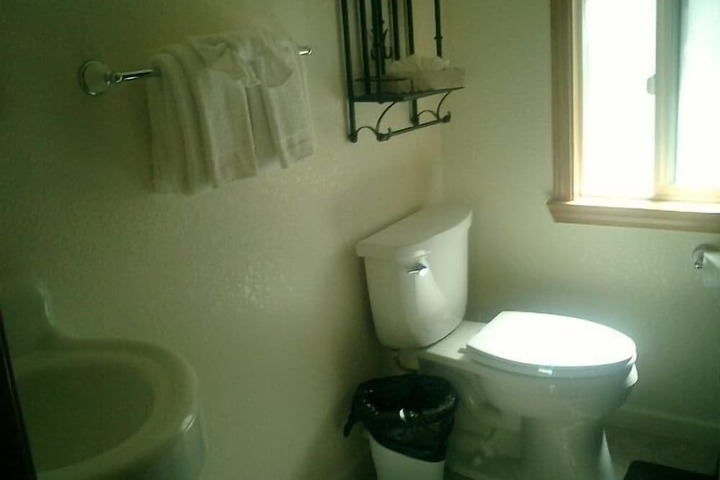 Room 43 of 143