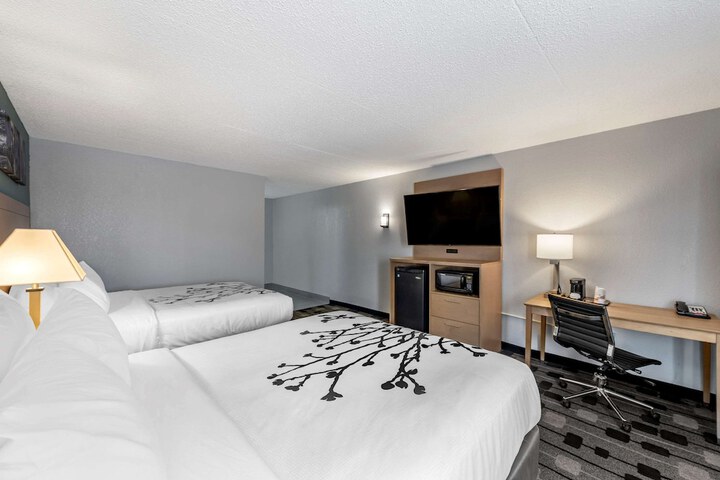 Room 21 of 32