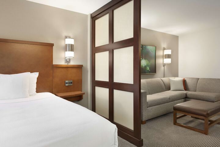 Room 14 of 28