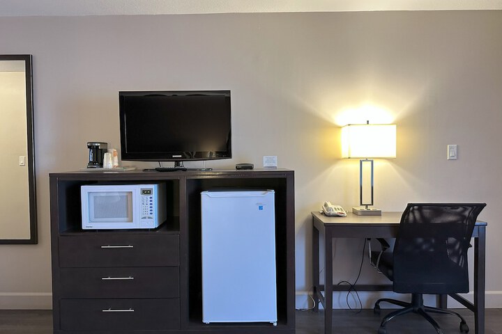 Room 33 of 62