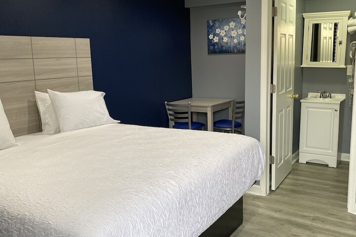 Room 11 of 34