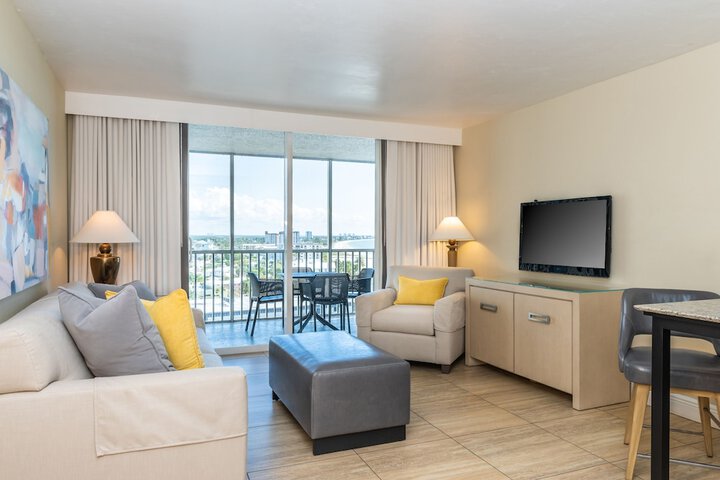 DiamondHead Beach Resort