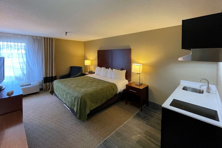 Room 8 of 28