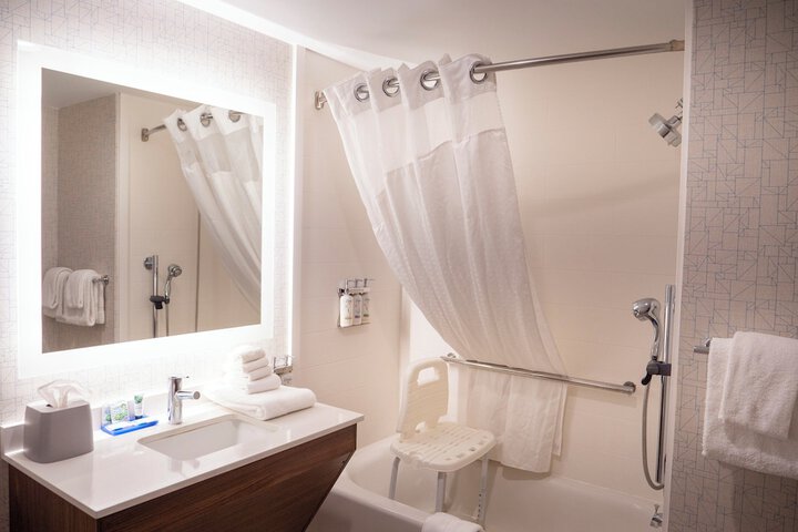 Holiday Inn Express & Suites Greenville Airport by IHG