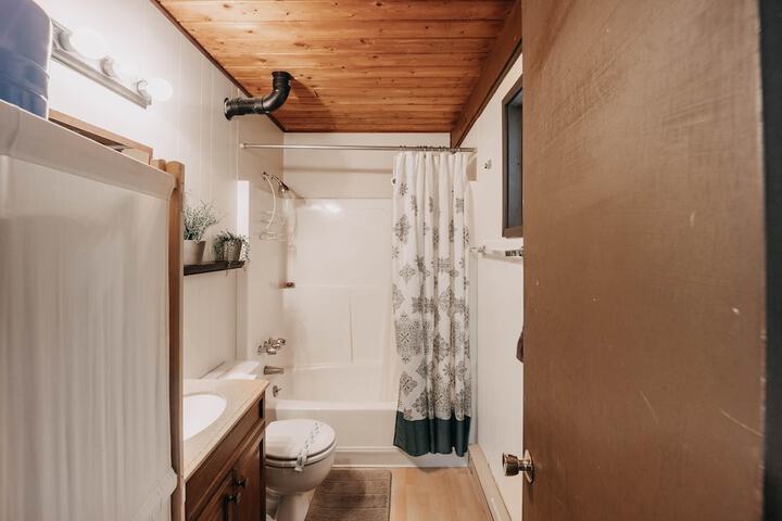 Mt Baker Rim Cabin 63 - a Traditional ski Chalet Pet Friendly Free Wi-fi