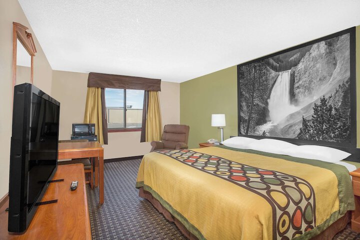 Super 8 by Wyndham Riverton