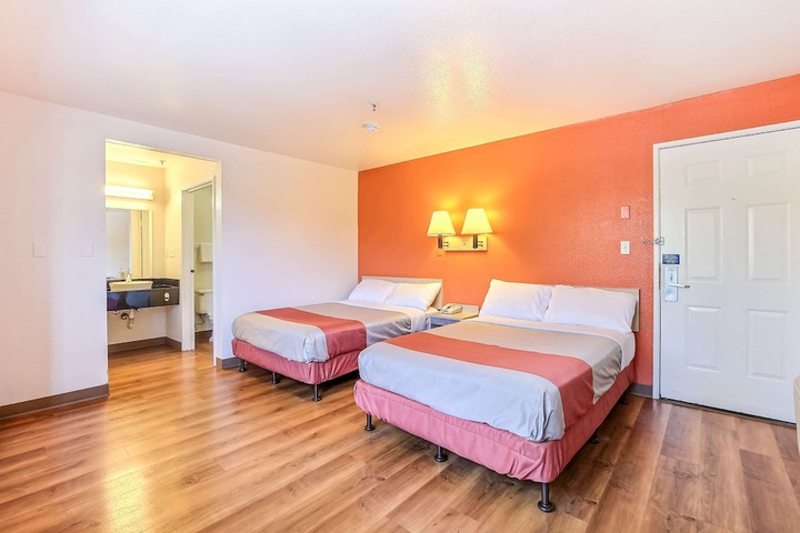 Motel 6 Pinole CA