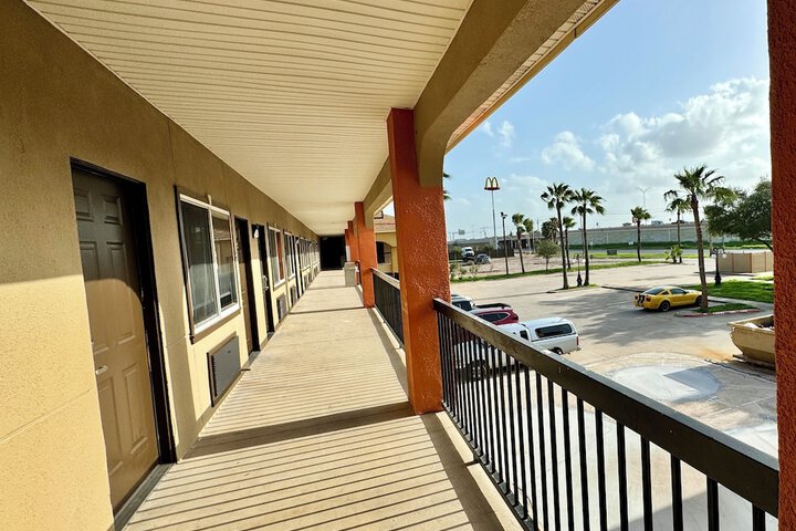 Texas Inn and Suites City Center at University Dr.