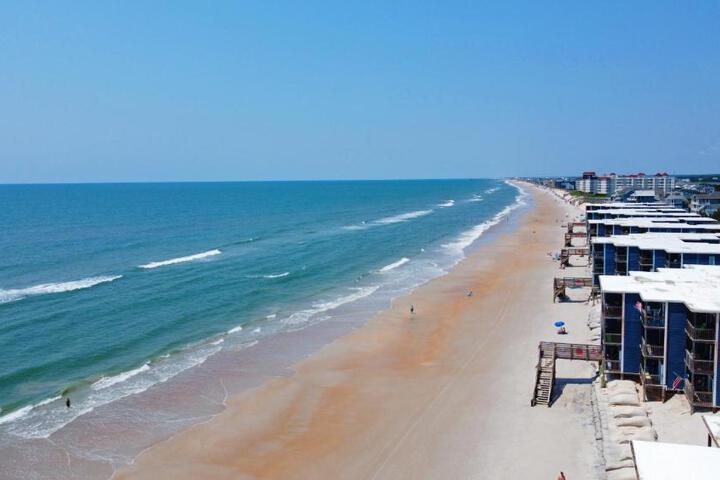 Beachfront Newly Renovated at Aqua Vista