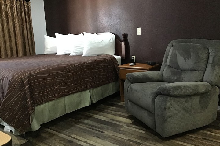Room 21 of 38