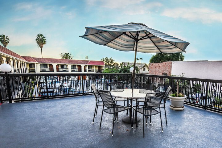 Sundeck 25 of 28